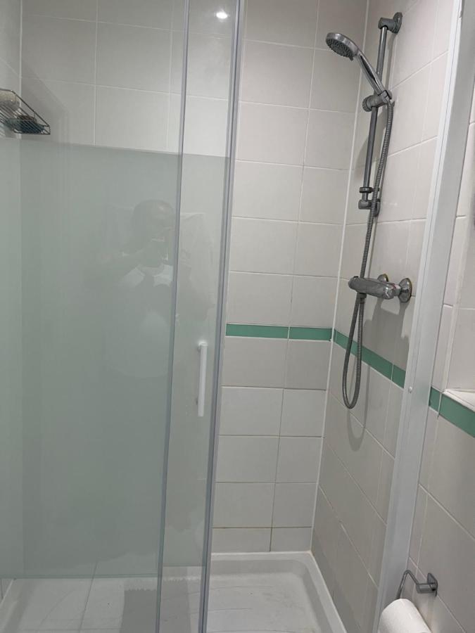 Double Bedroom With Ensuite Ilford Exterior photo